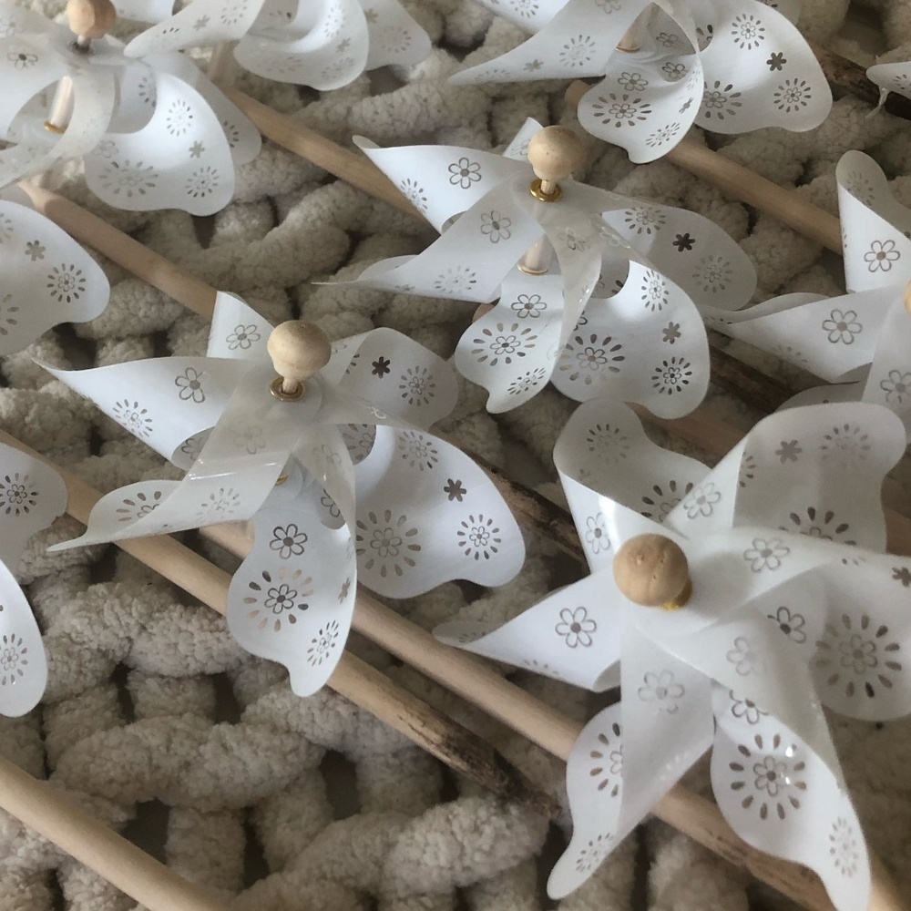 LOT OF 11 WHITE PINWHEELS W/FLOWER DESIGN